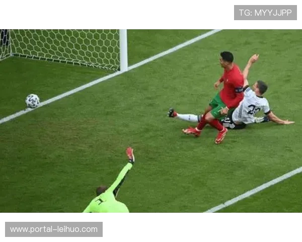 多夫比克禁区停球转身劲射破门 罗马锋霸展现顶级射手本色